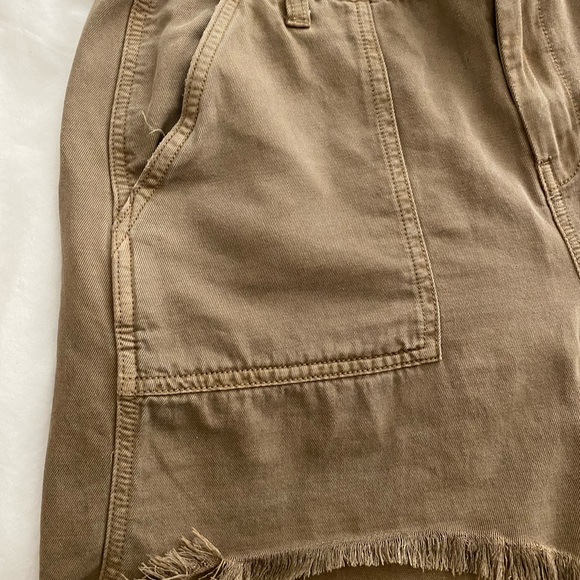 BRAND NEW AERI CARGO SHORTS. Size medium. Camel color high waisted. - Picture 2 of 5